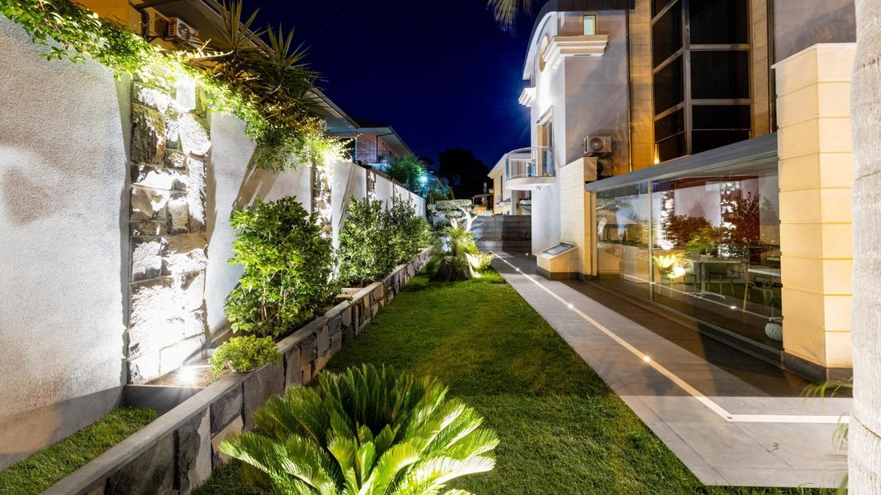 אסראלה Zaffiro Lavico Rooms Etna Nature Sea מראה חיצוני תמונה
