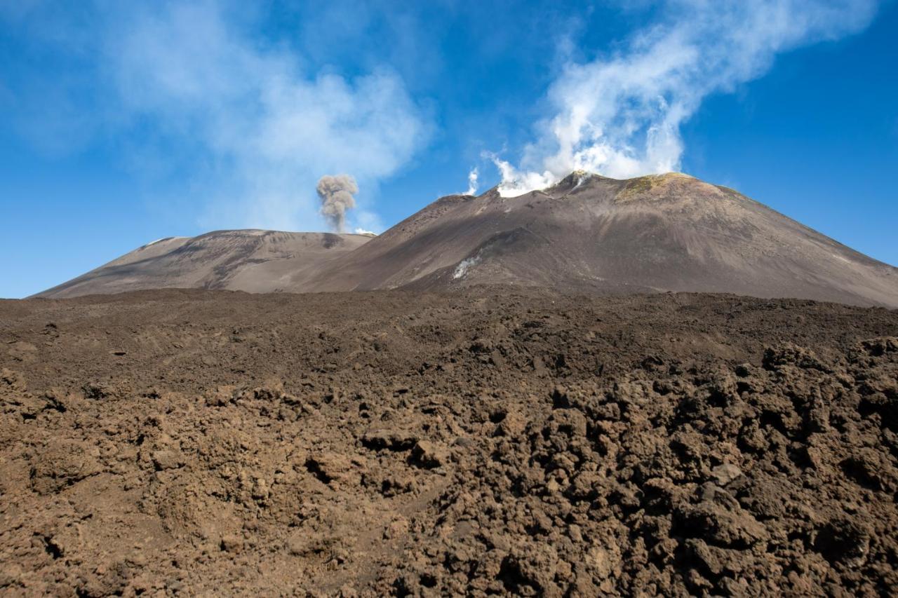 אסראלה Zaffiro Lavico Rooms Etna Nature Sea מראה חיצוני תמונה
